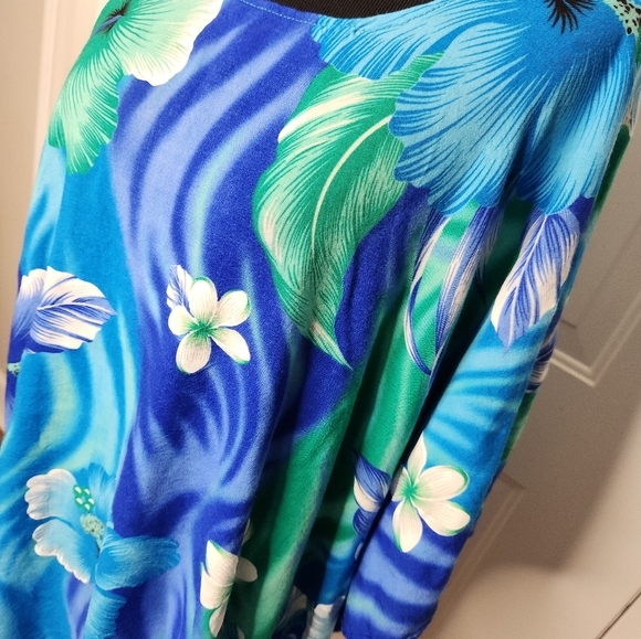 Aloha Fashions Hibiscus Cover Up ONE SIZE - Picture 4 of 7